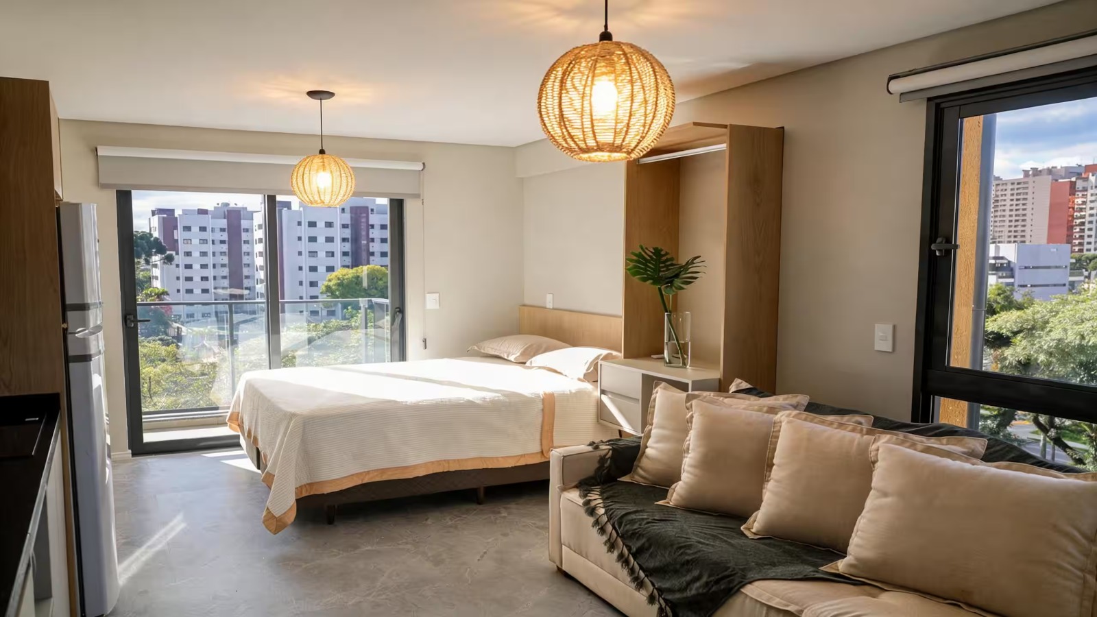 Studio compacto de alto padrão com marcenaria planejada e iluminação integrada